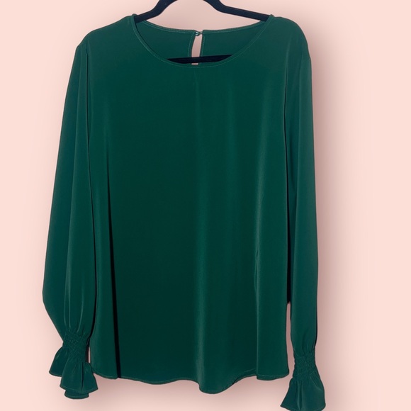 Tops - NEVER WORN. Women’s 2XL Green Shirt with elastic wrist sleeves.